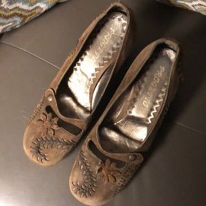 Beautiful Suede Progetto Shoes w/Gorgeous Detail